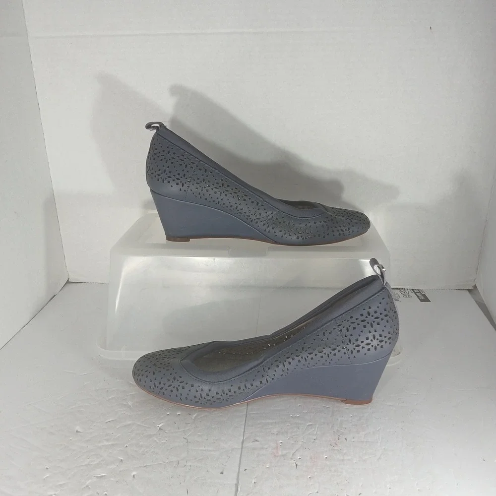 Bleecker & Bond All-Week Wedges 7.5M Blue Gray Leather Laser Cut Perforated Pump